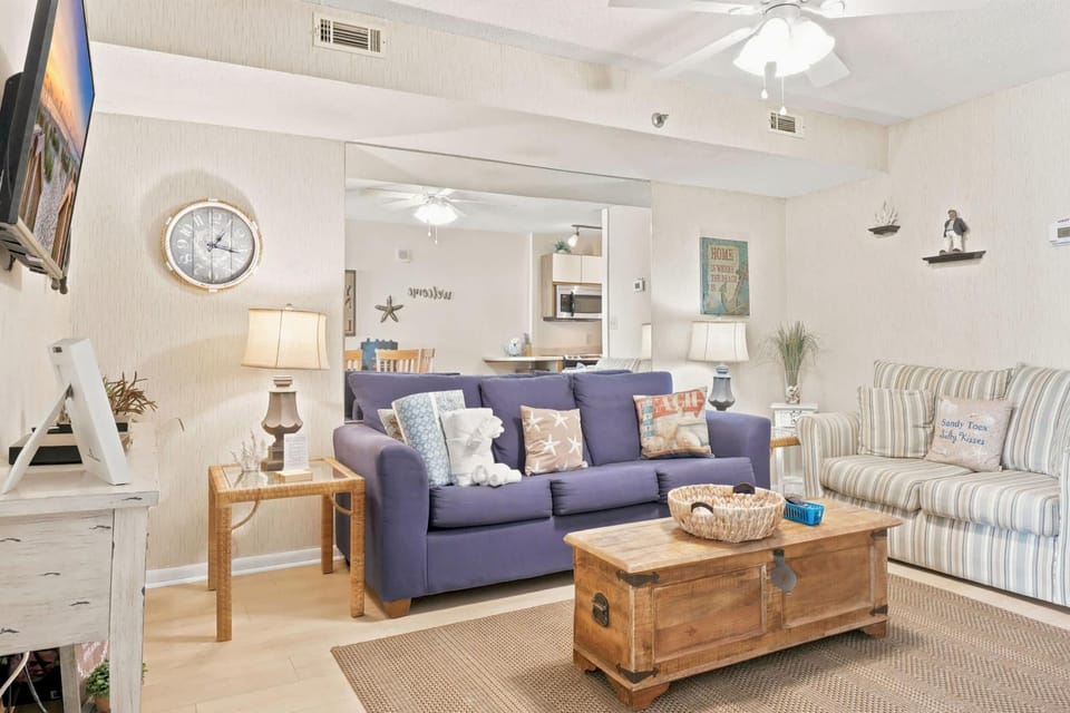 Oceanfront Penthouse in Paradise w Indoor Pool House in Crescent Beach