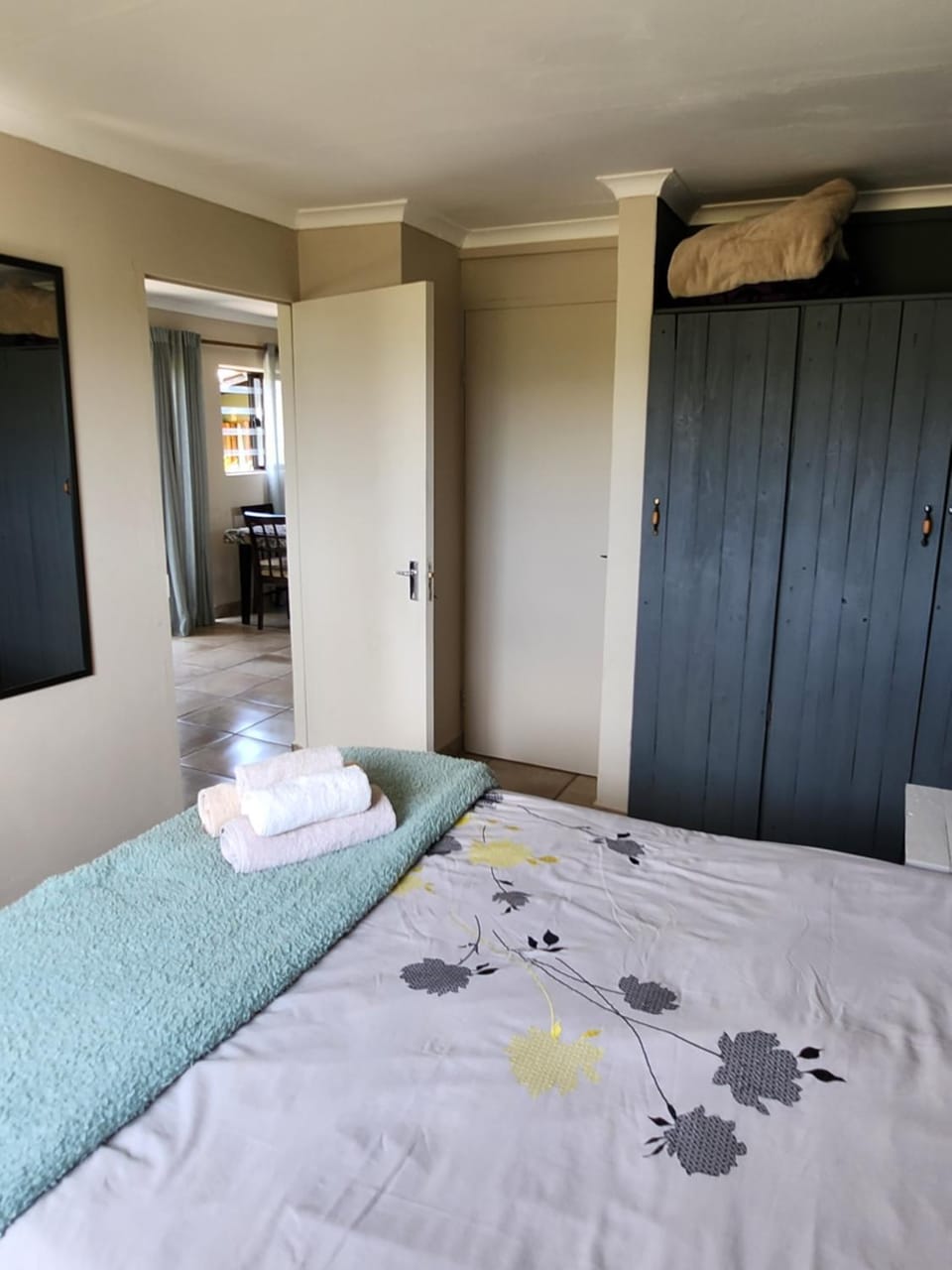 Bed, Bedroom, towels, wardrobe