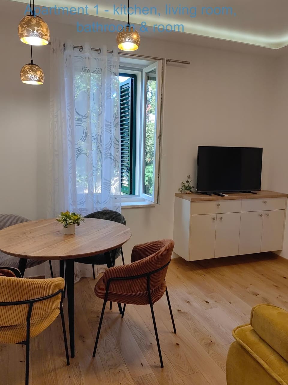 Communal lounge/ TV room, TV and multimedia, Living room, Seating area, Dining area