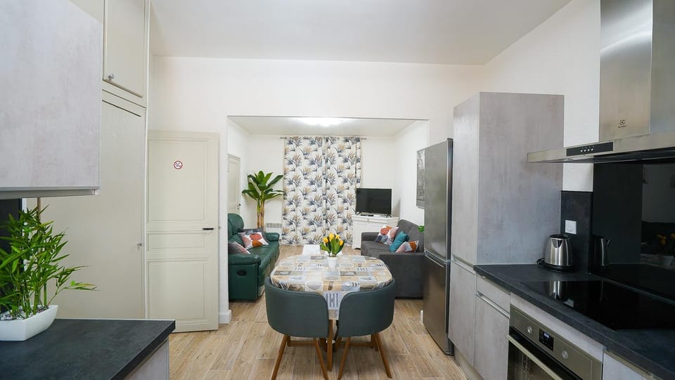 Appartement Les Halles 2, Climatisation, Terrasse, Garage Apartment in Narbonne