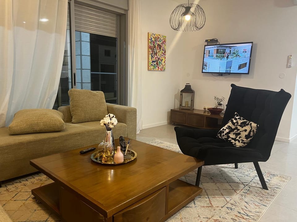 New apt with a big balcony at karmei gat Apartment in South District
