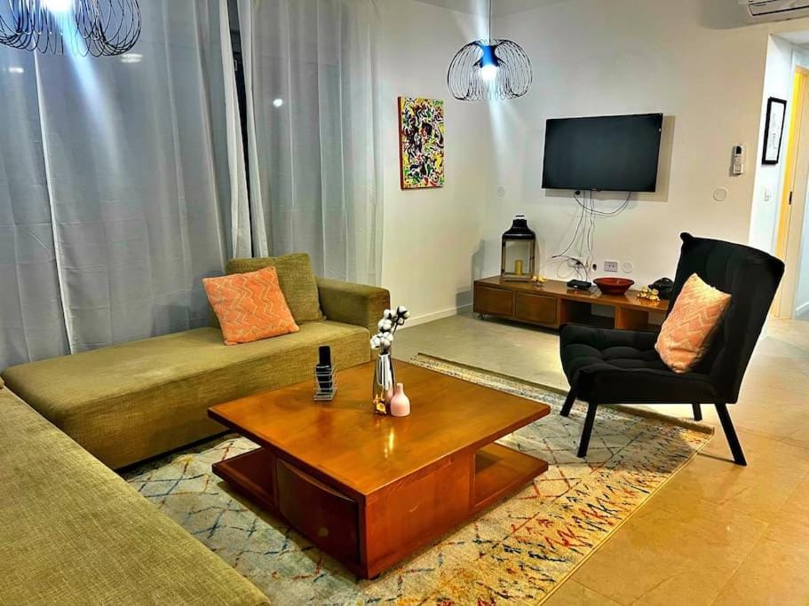 New apt with a big balcony at karmei gat Apartment in South District