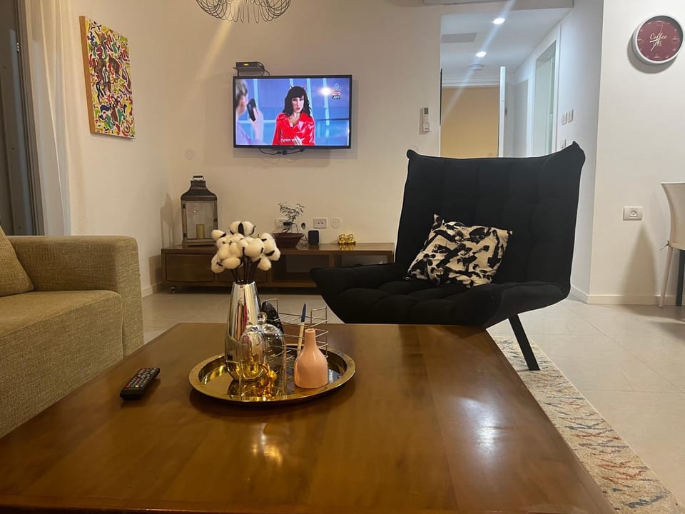 New apt with a big balcony at karmei gat Apartment in South District