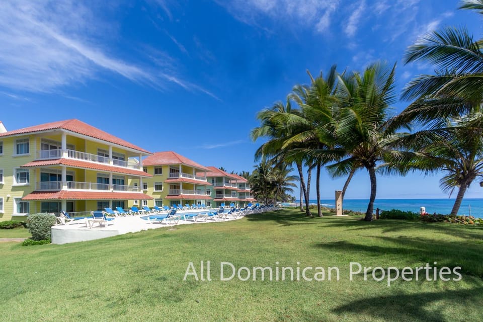 Property building, Day, Natural landscape, Beach, Pool view, Sea view, Swimming pool