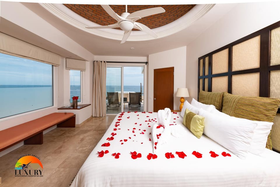 Bed, Photo of the whole room, Bedroom, Sea view