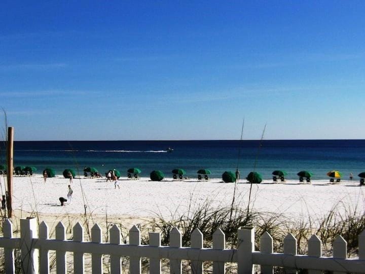 Hello Sunshine Steps To the Beach Apartment hotel in Destin