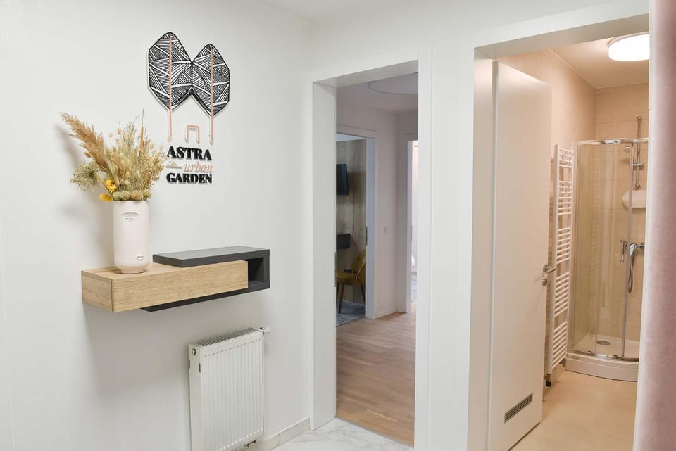 Bathroom, Lobby or reception