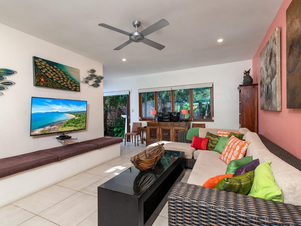 Oasis Beachfront Mirage House in Port Douglas