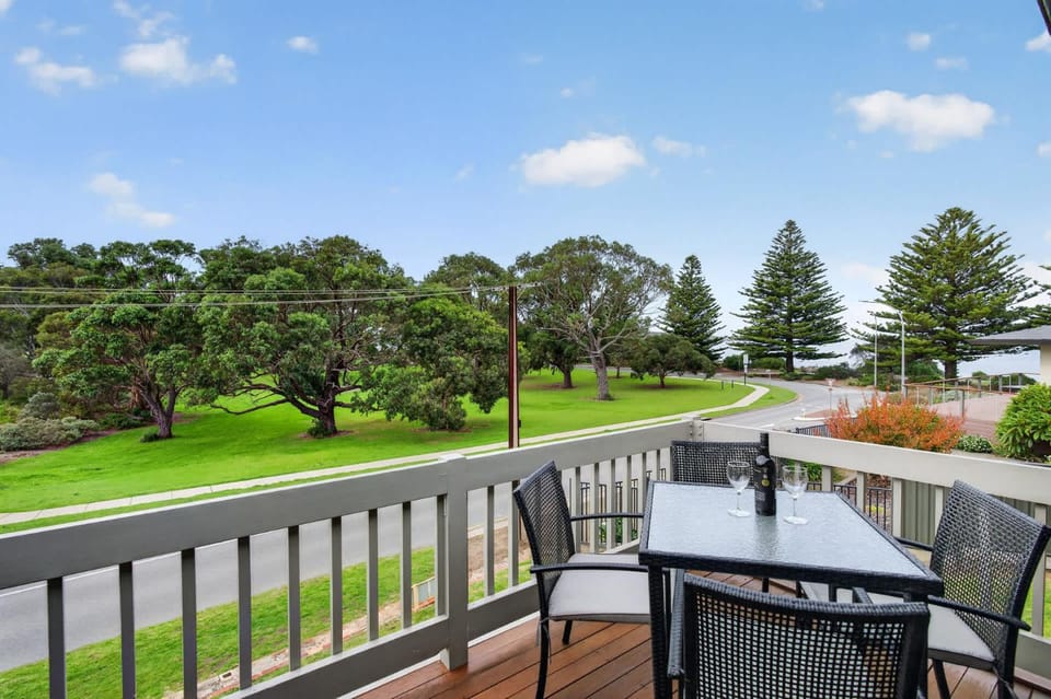 4 1 Harbour View Terrace BYO Linen House in Victor Harbor
