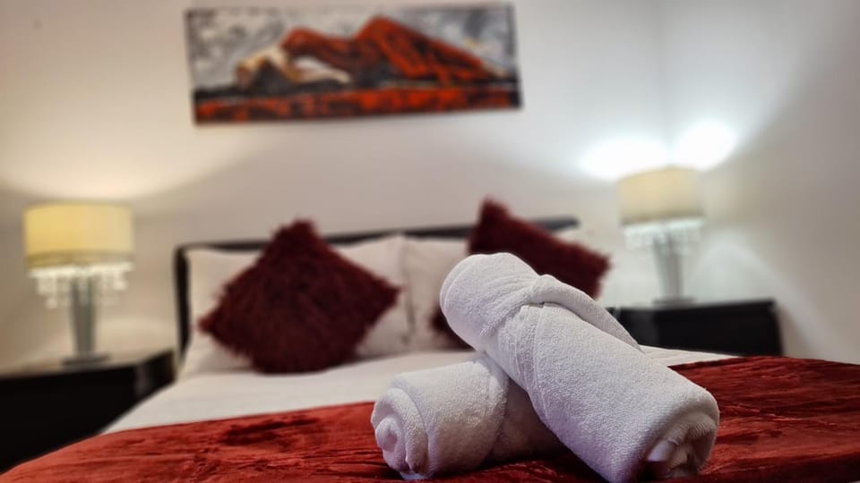 Bed, Bedroom, towels