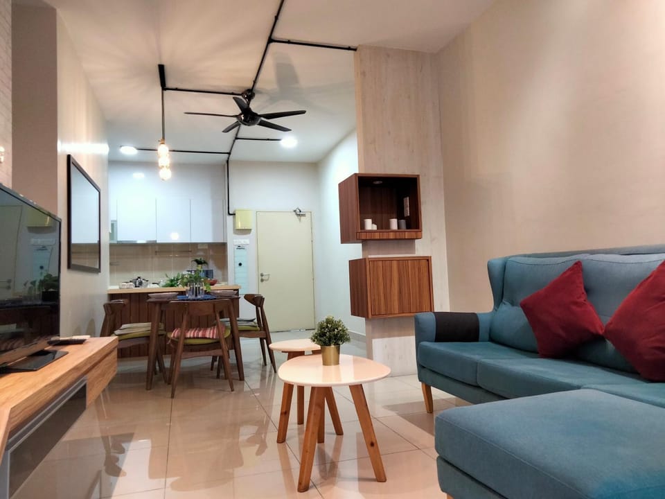 TV and multimedia, Living room, Seating area, Dining area, fireplace