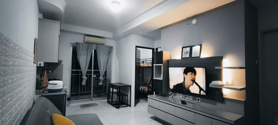 Communal lounge/ TV room, TV and multimedia, Living room, Seating area, Evening entertainment