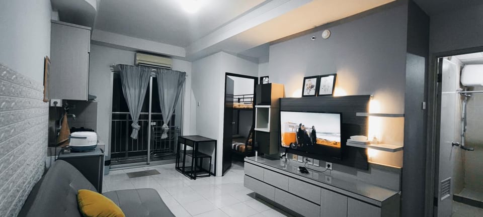 TV and multimedia, Kitchen or kitchenette, Living room, Photo of the whole room, Seating area, hair dresser