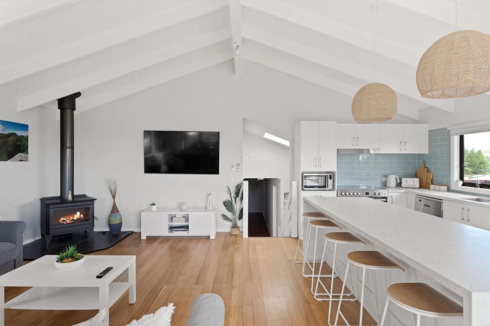 Coastal Comfort Retreat Cowes Phillip Island House in Cowes