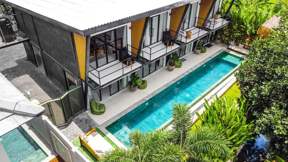 Property building, Garden, Swimming pool