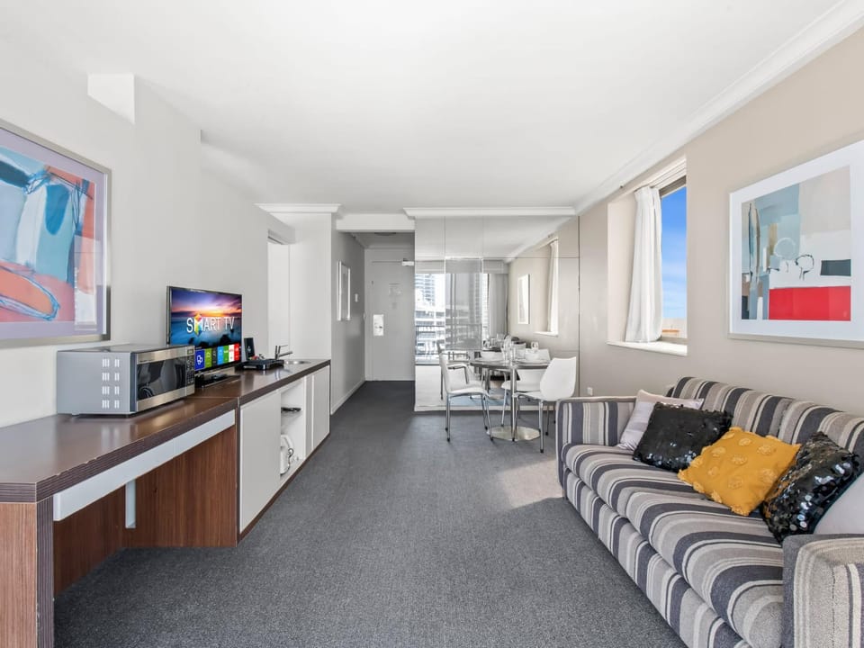 Amazing suite with beach views at prime location Apartment in Surfers Paradise Boulevard