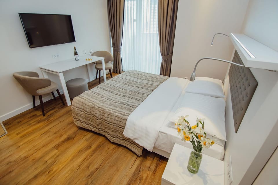 Bed, Photo of the whole room