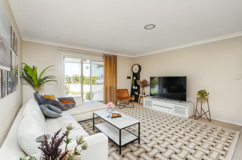 Spacious newly redecorated 5BD Family Home House in Brisbane