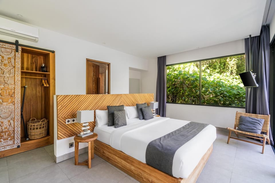 Bed, TV and multimedia, Bedroom, air conditioner