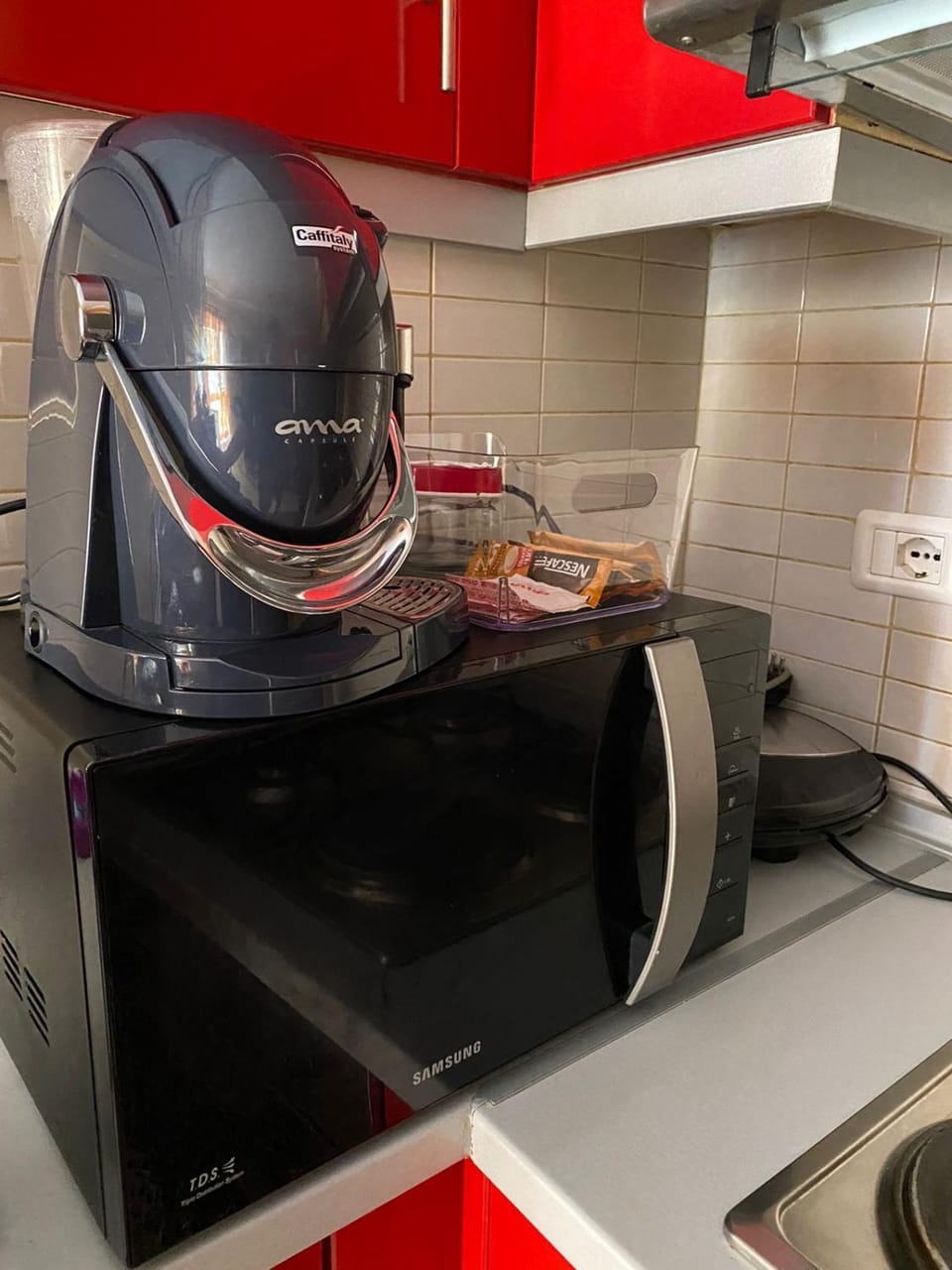 Coffee/tea facilities, microwave