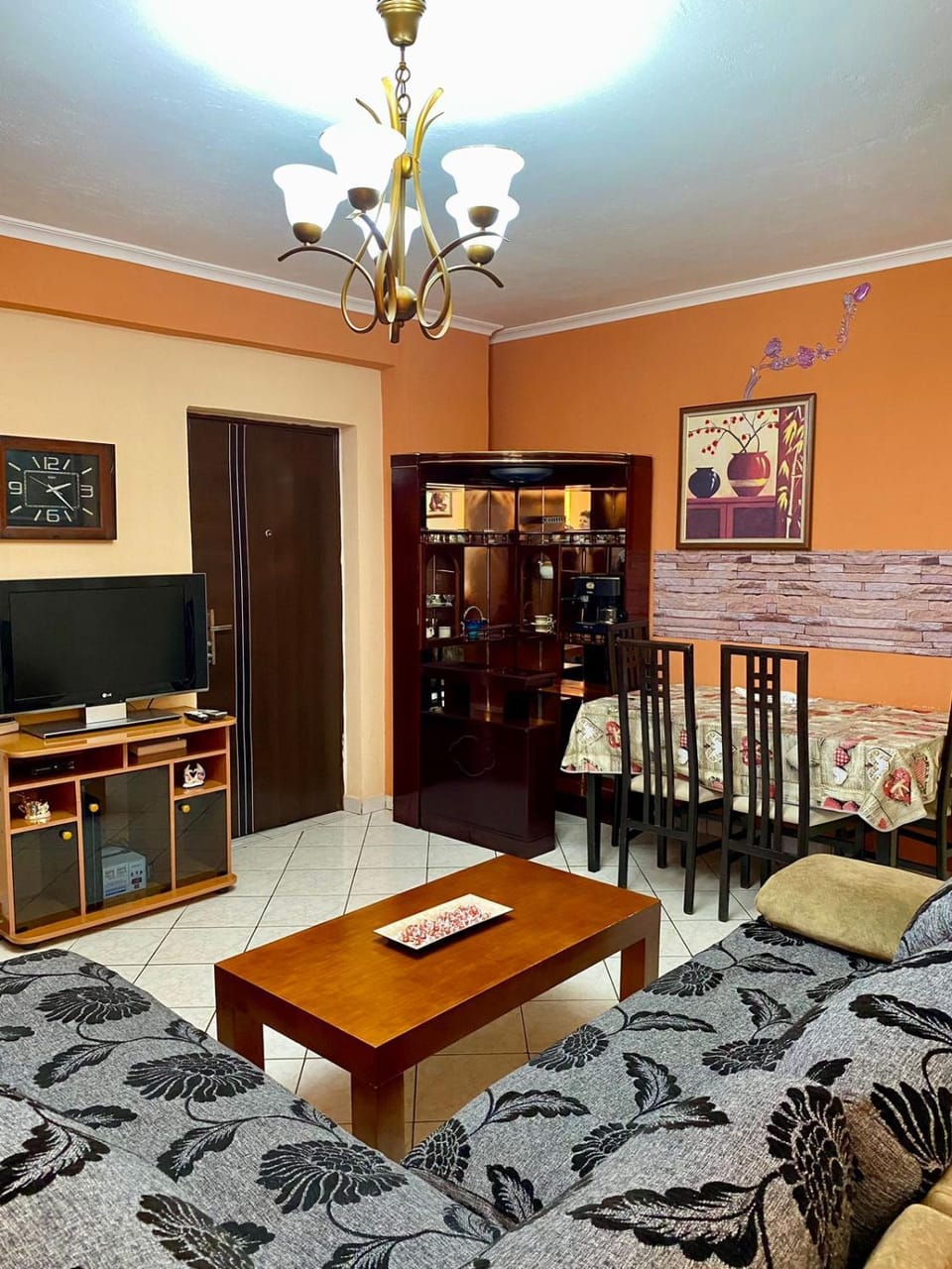 Communal lounge/ TV room, TV and multimedia, Dining area