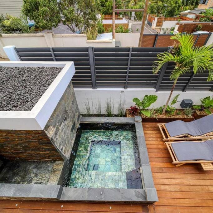 Villa 5 étoiles avec Piscine Chauffée et Jacuzzi SAINT GILLES LES BAINS - Dodoterla Villa in Saint-Paul