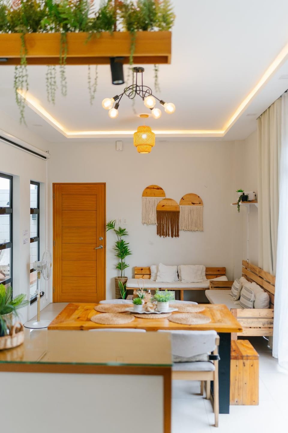 Living room, Dining area