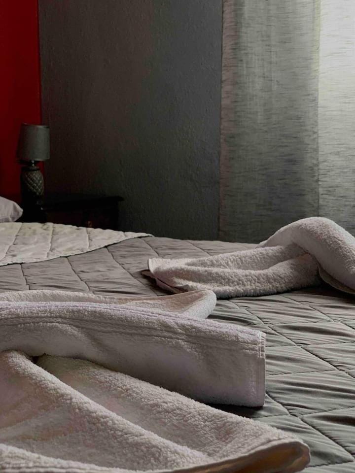 Bed, Bedroom, towels