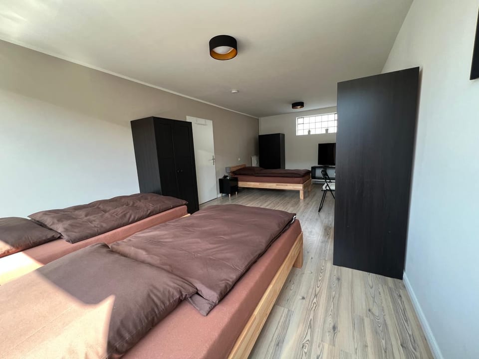 Bed, TV and multimedia, Photo of the whole room, Bedroom, wardrobe