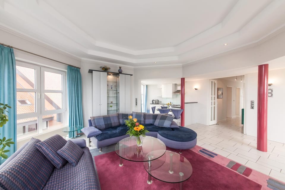 Kitchen or kitchenette, Living room, Seating area