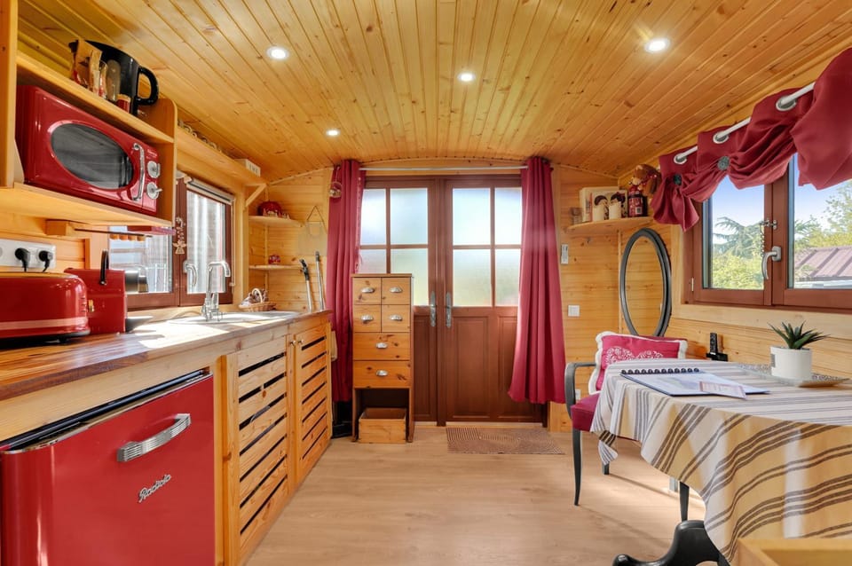 Kitchen or kitchenette, Photo of the whole room