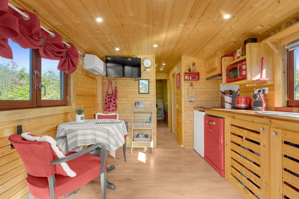 TV and multimedia, Dining area