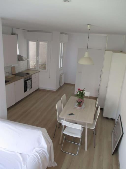 Kitchen or kitchenette, Photo of the whole room, Dining area, oven, stove