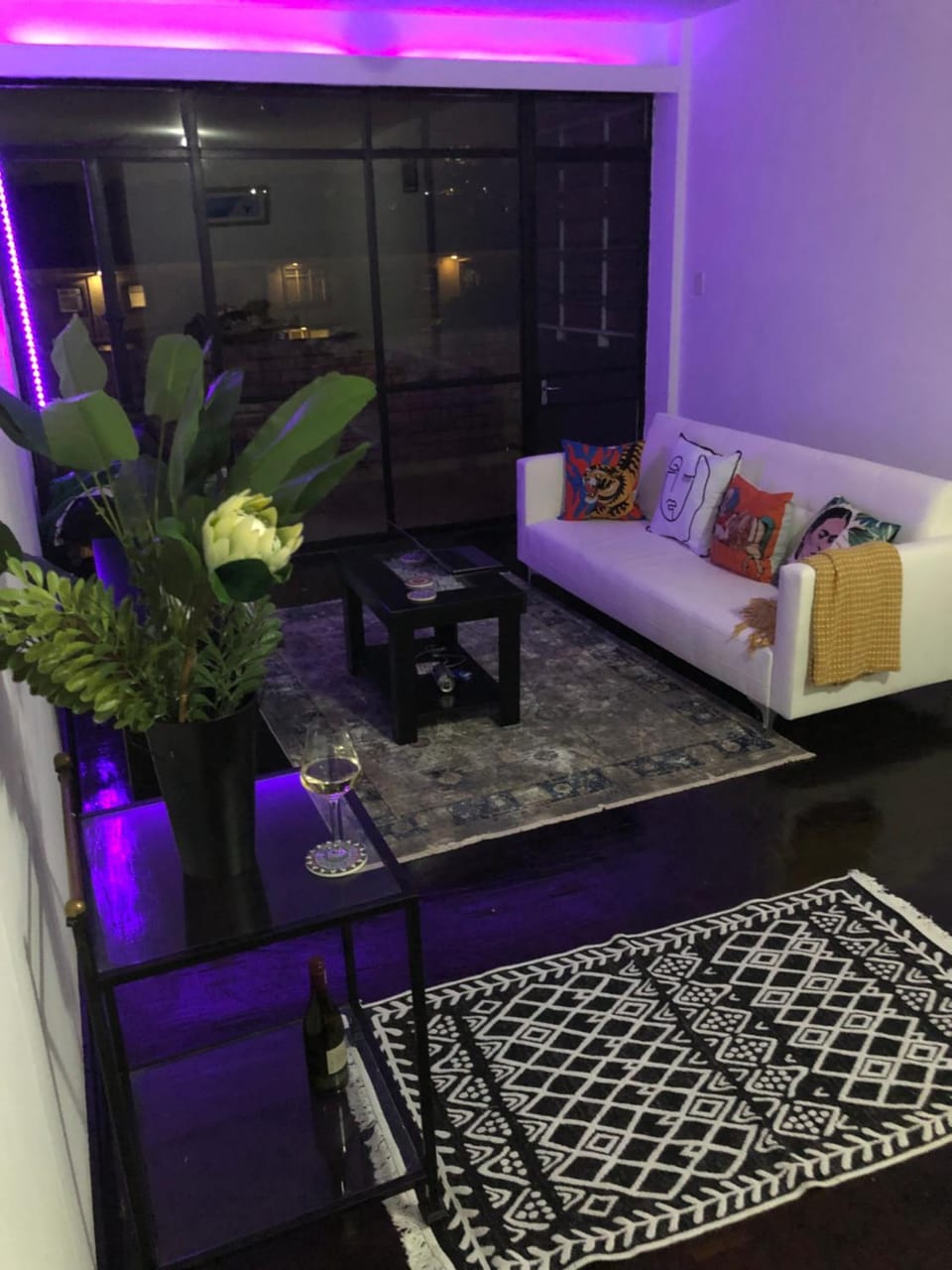 Stylish Apartment in Craighall Park Bed and Breakfast in Sandton