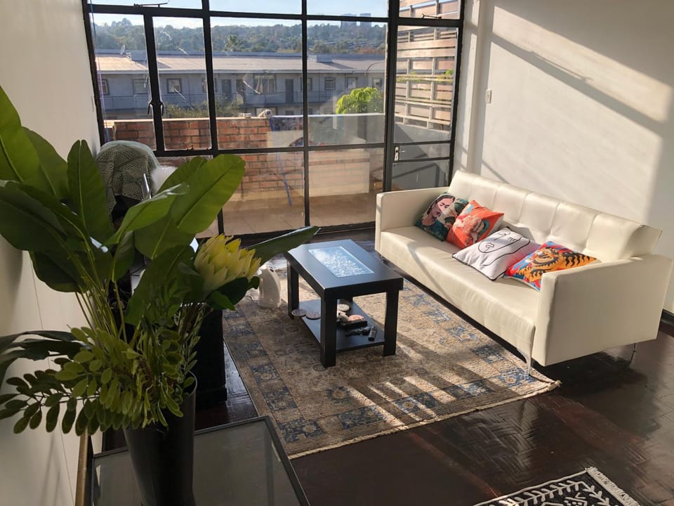 Stylish Apartment in Craighall Park Bed and Breakfast in Sandton