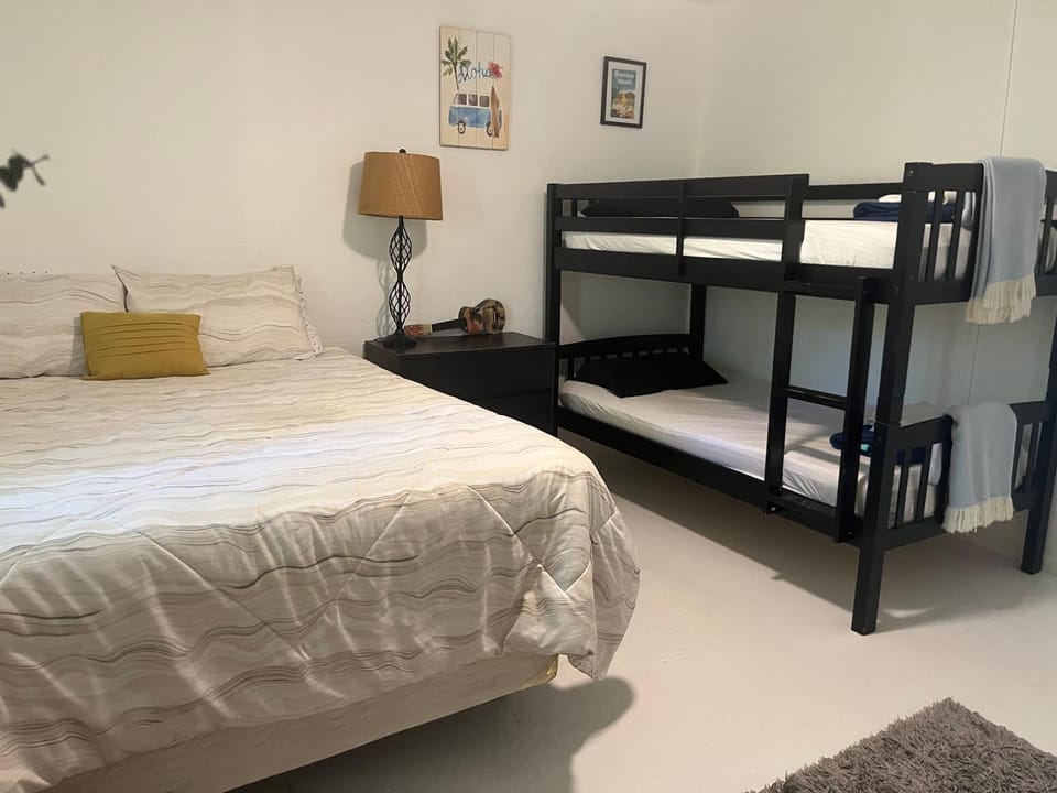 Bedroom, bunk bed