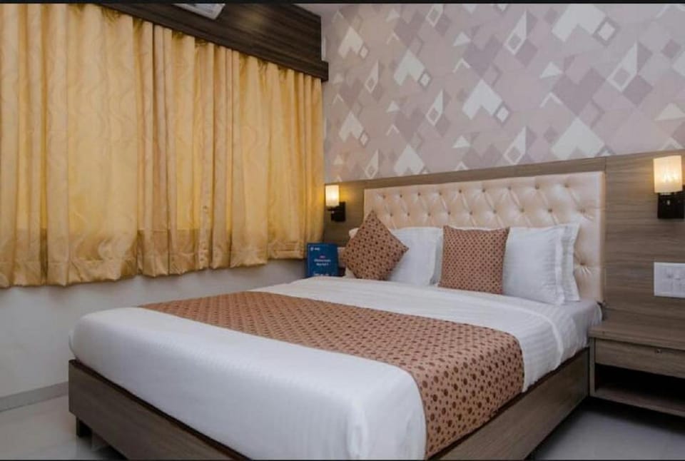 Hotel Time Gold Near Domestics Airport Bed and Breakfast in Mumbai