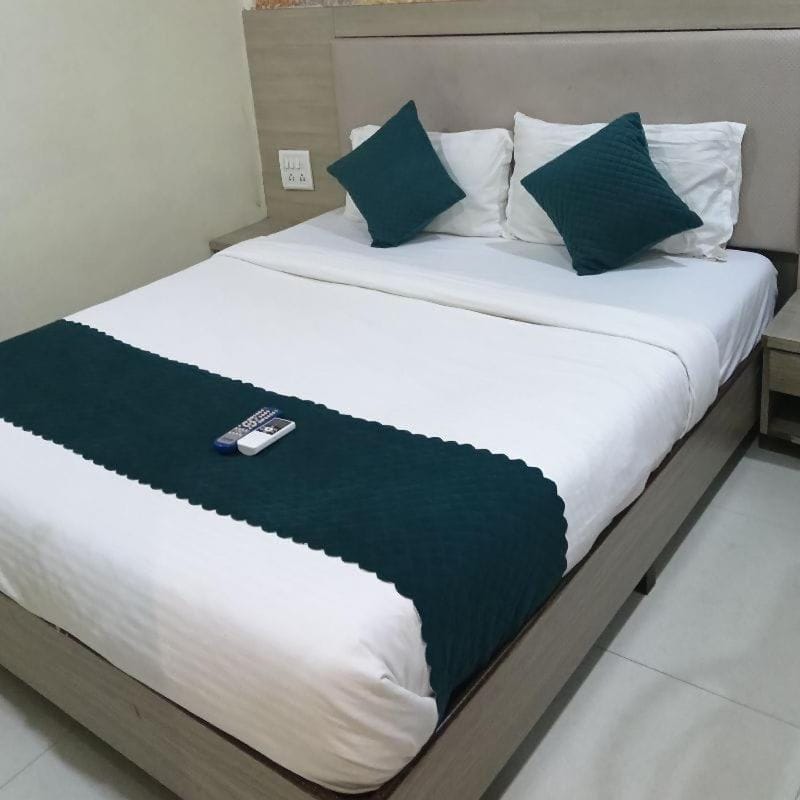 Hotel Time Gold Near Domestics Airport Bed and Breakfast in Mumbai