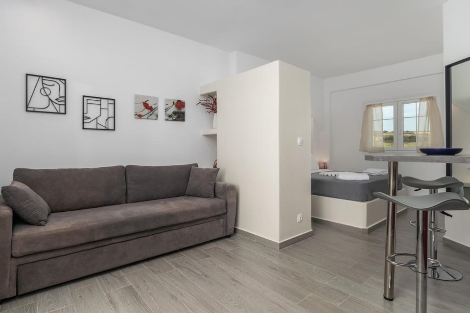 Kitchen or kitchenette, Seating area