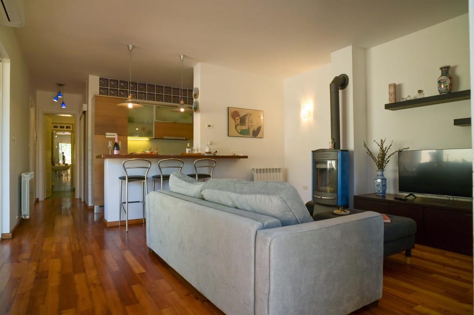 Kitchen or kitchenette, Seating area, Dining area, pet friendly, stove