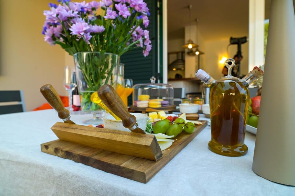 Dining area, Food, Lunch, Alcoholic drinks