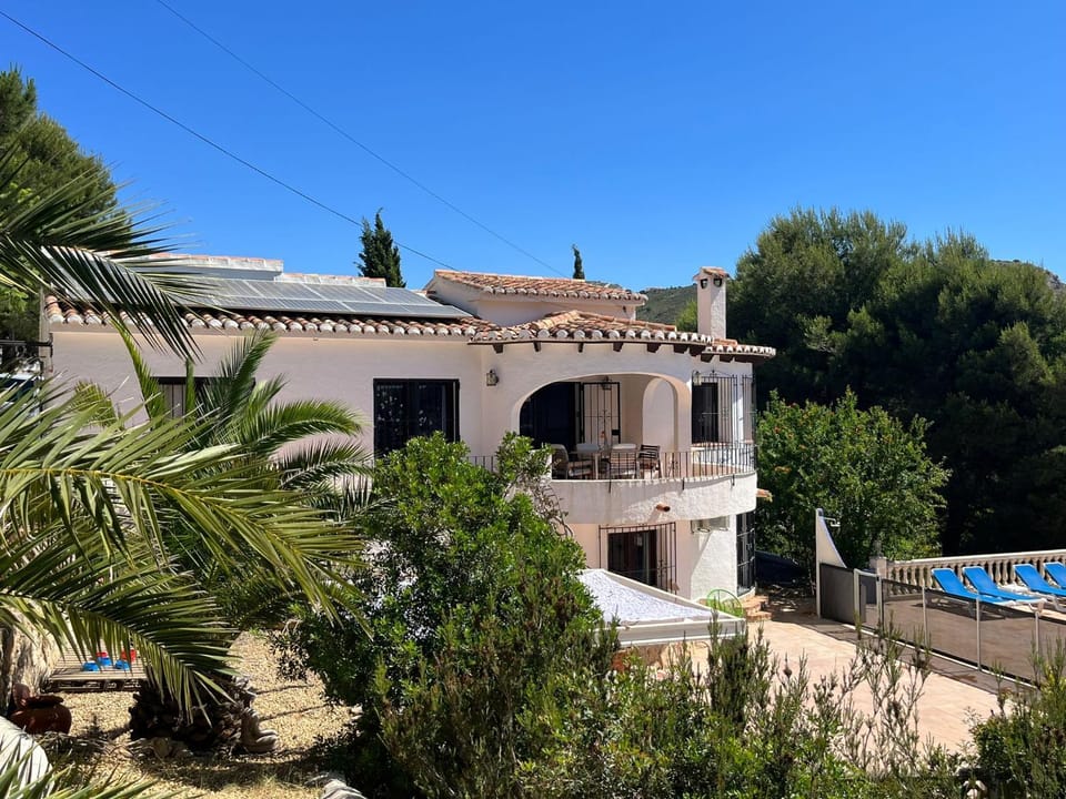 Property building, sunbed
