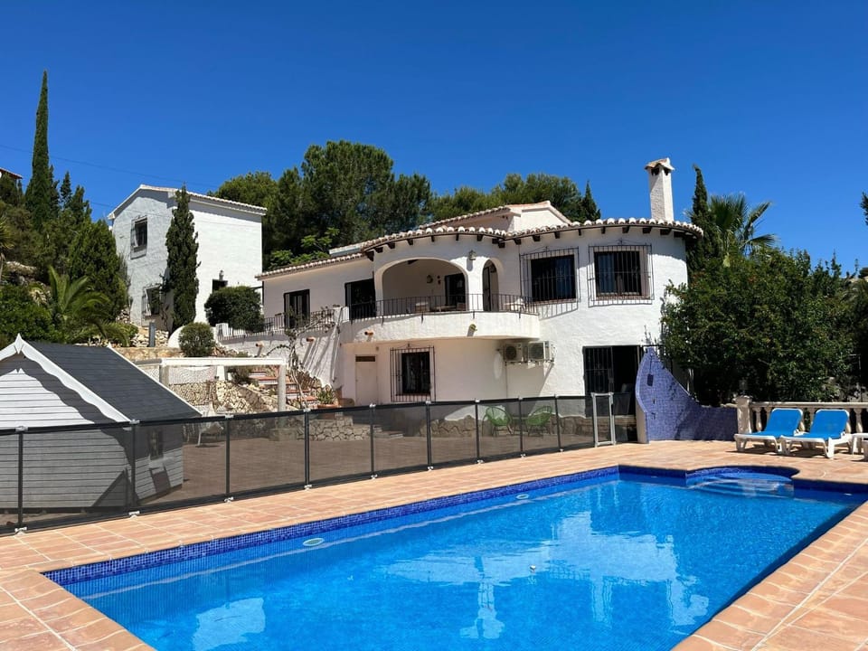 Property building, Pool view, Swimming pool, sunbed