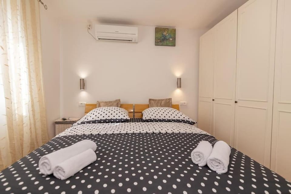 Holiday Home Manda - private pool in mountain near sea House in Split-Dalmatia County