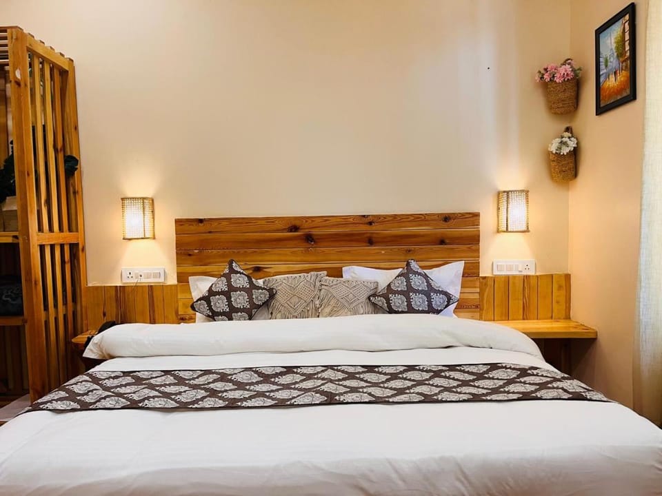 Hotel Dynasty Near IGI Airport Hotel in New Delhi
