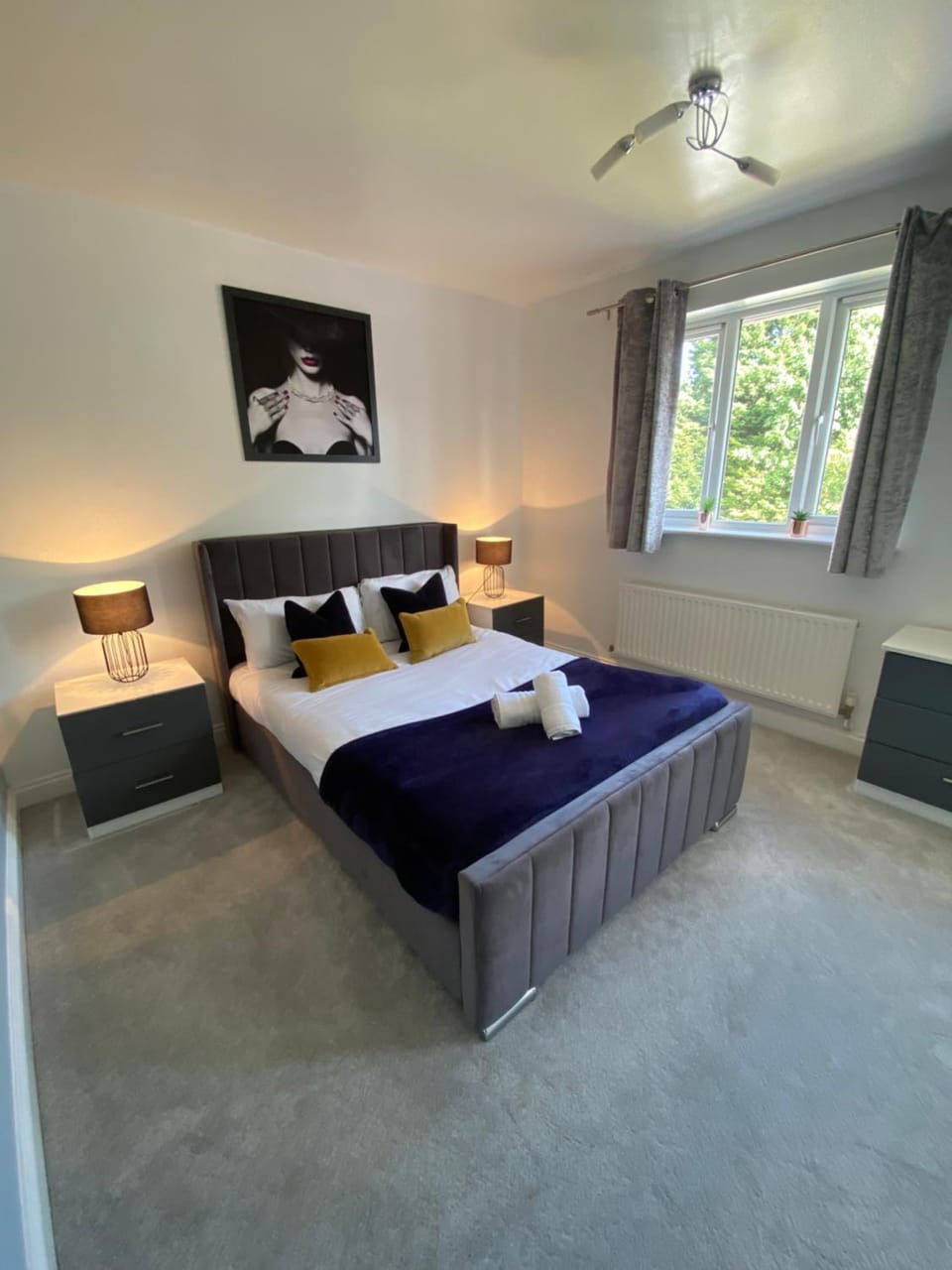 Photo of the whole room, Bedroom