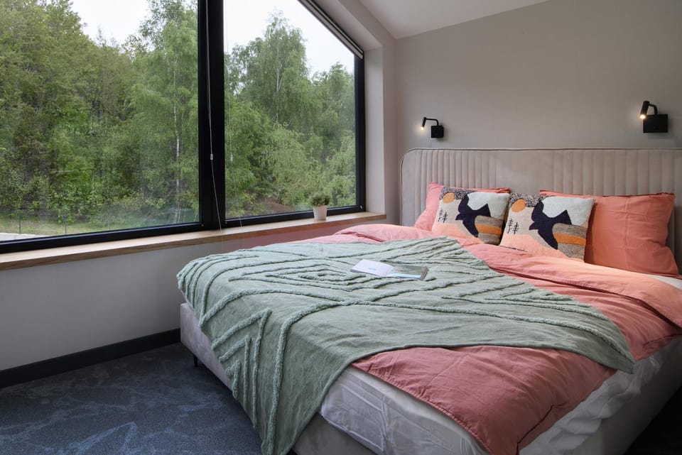 Bed, Natural landscape, Photo of the whole room, Seating area, Bedroom, towels, towels
