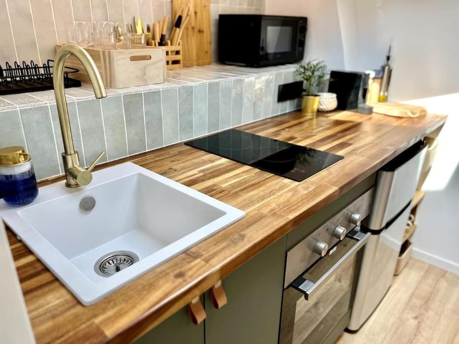 Studio 15m2 cosy Calme Métro 3 min Accès Vieux-Port rapide Apartment in Marseille