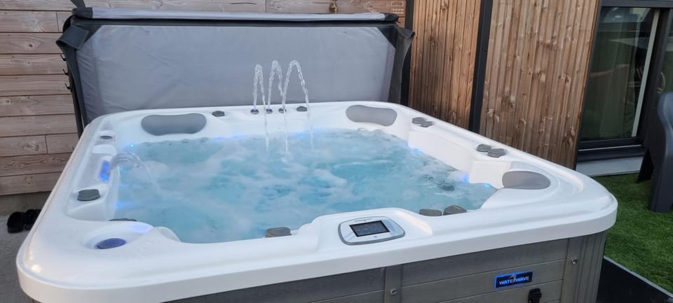 Hot Tub, Spa and wellness centre/facilities