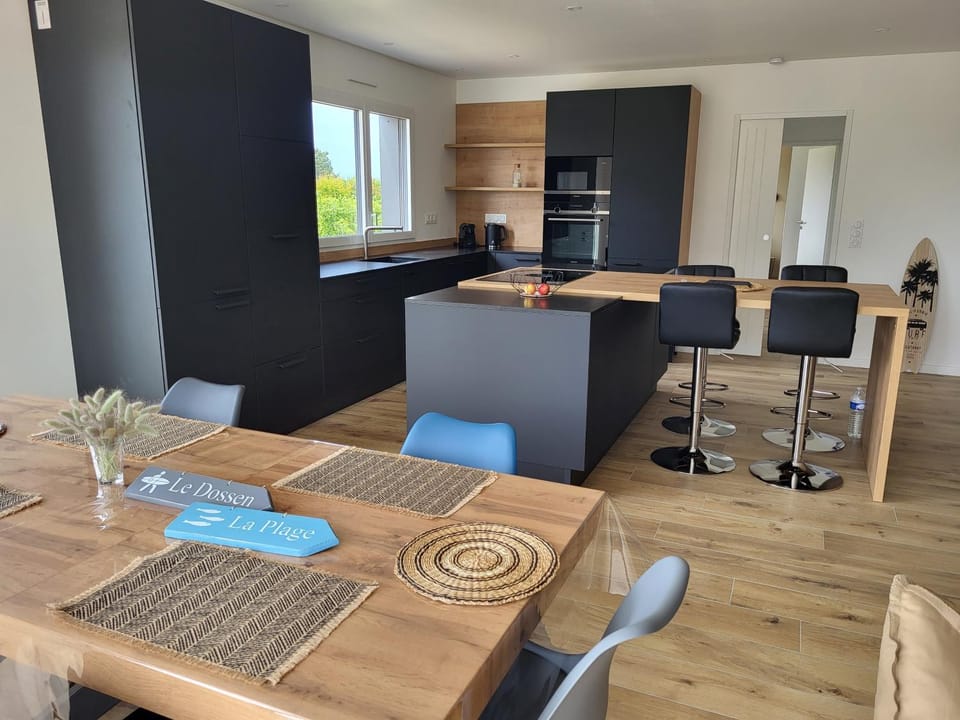 Dining area, pet friendly, stove